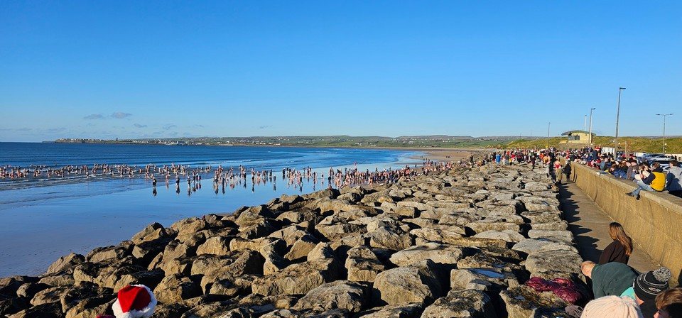 hundreds of swimmers entering and exiting the water